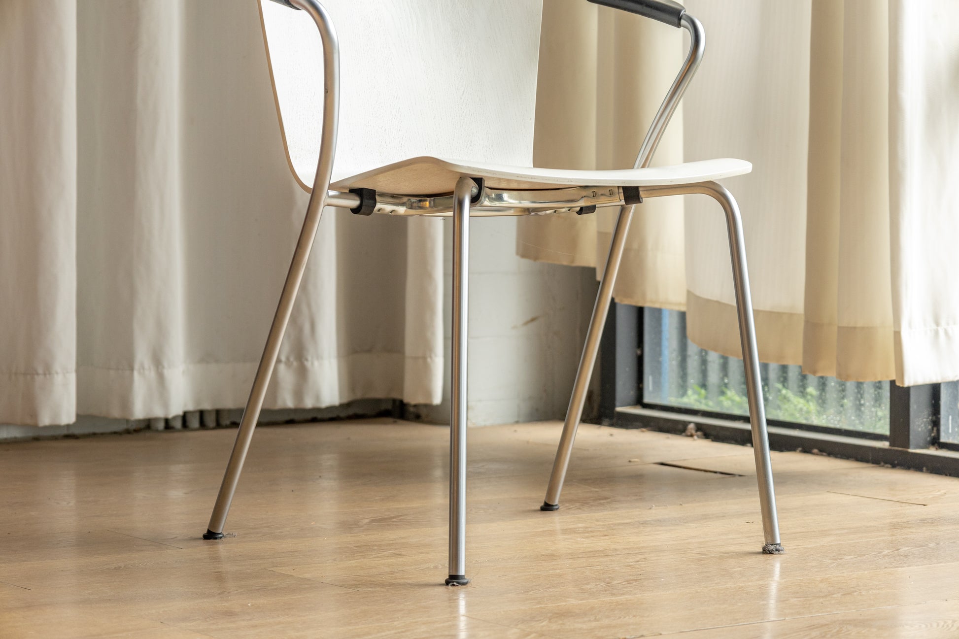 Fritz Hansen Vico Duo 金屬腳扶手椅 OLDANMARK