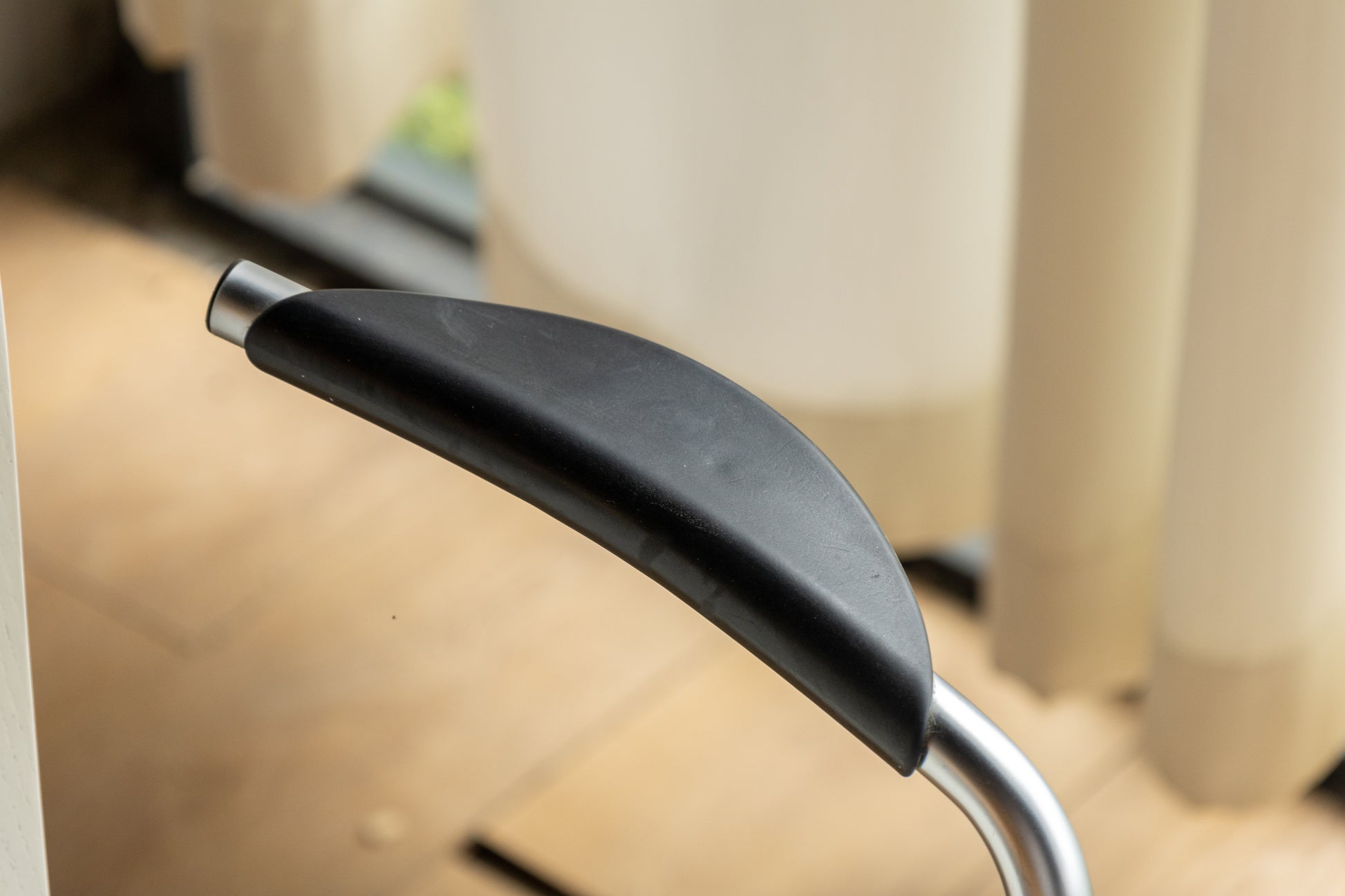 Fritz Hansen Vico Duo 金屬腳扶手椅 OLDANMARK