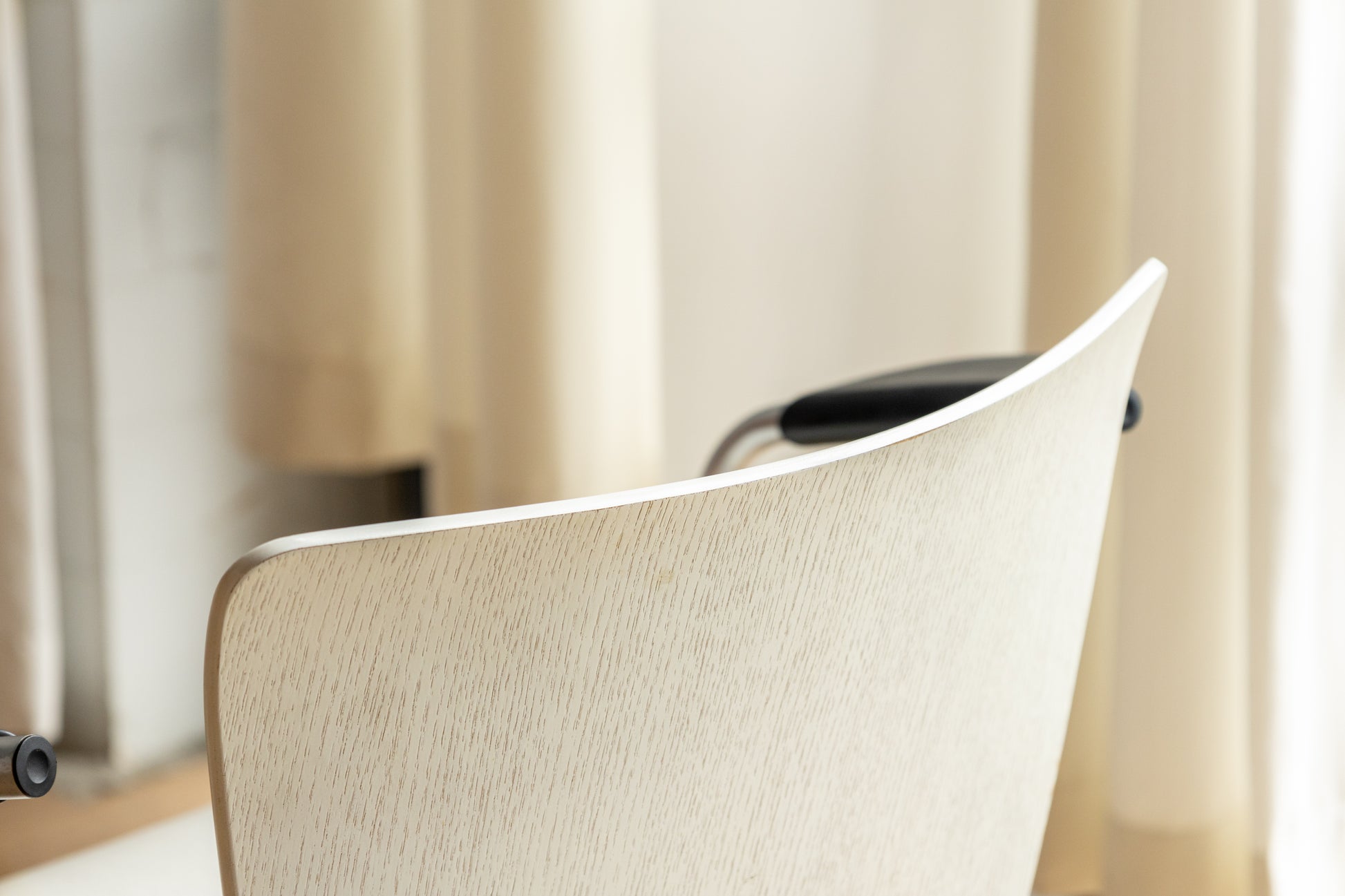 Fritz Hansen Vico Duo 金屬腳扶手椅 OLDANMARK