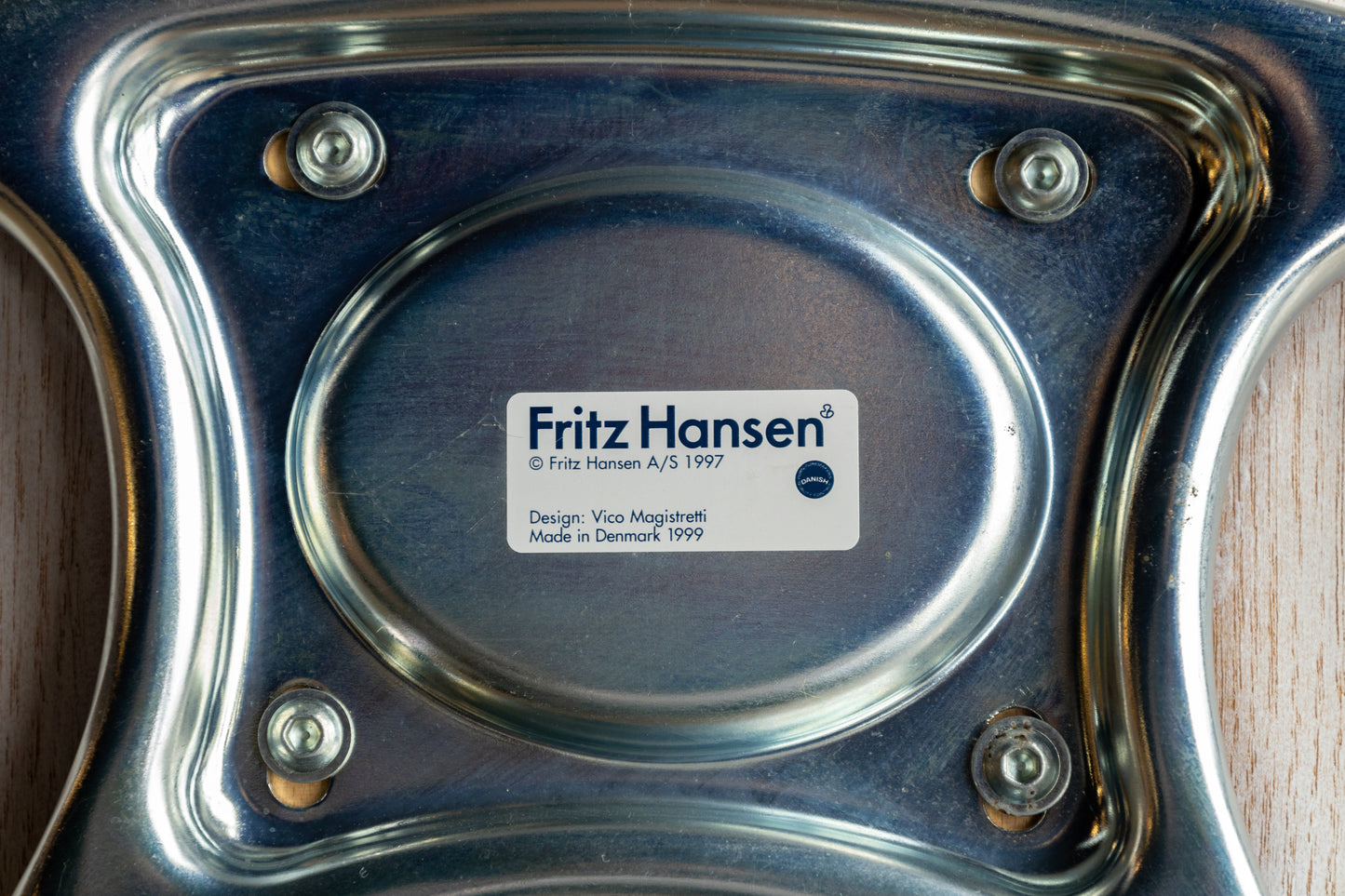 Fritz Hansen Vico Duo 金屬腳扶手椅 OLDANMARK
