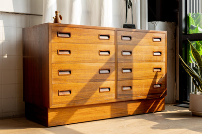 Poul Hundevad 丹麥 柚木 八抽 邊櫃 OLDANMARK