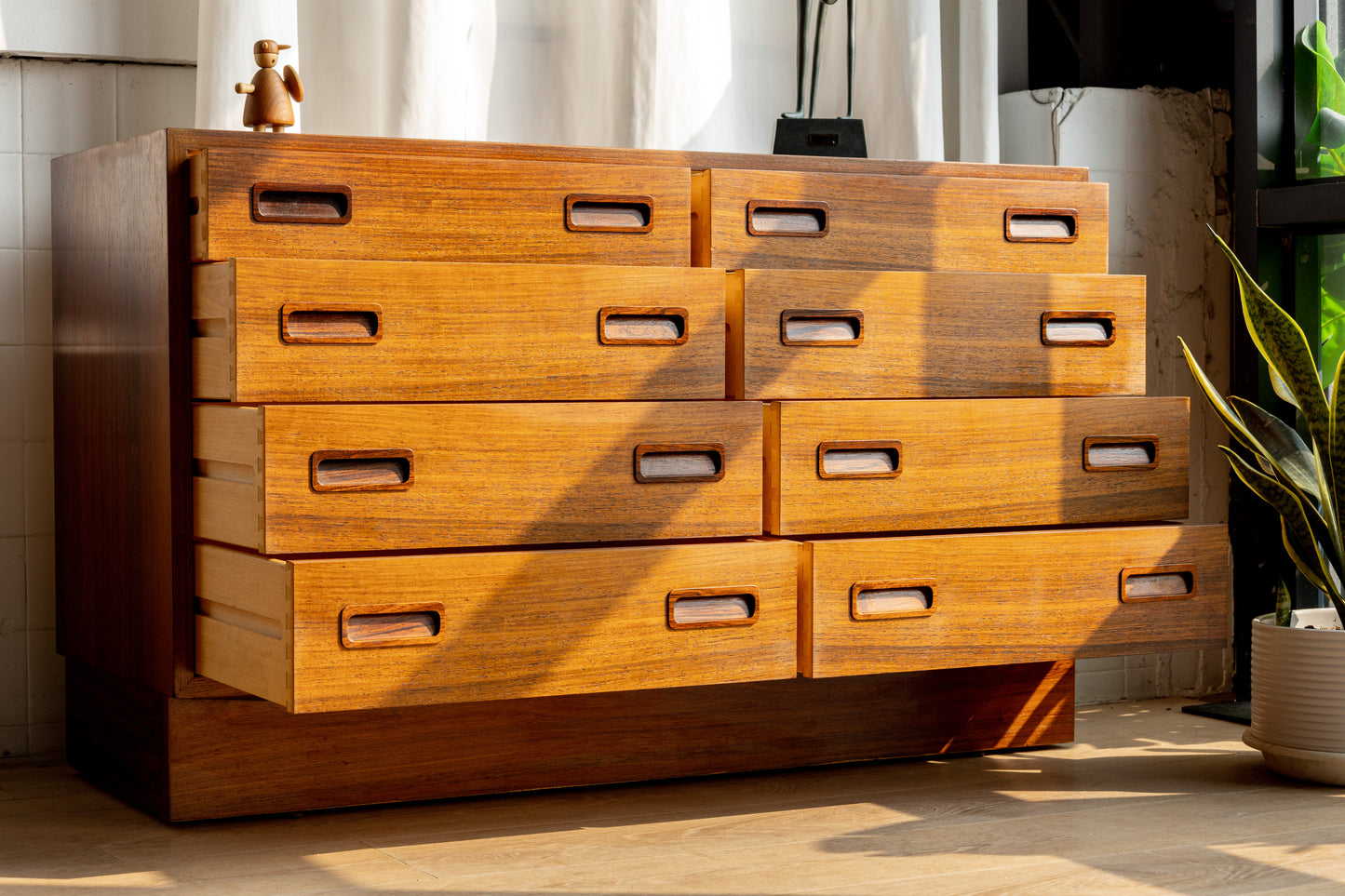 Poul Hundevad 丹麥 柚木 八抽 邊櫃 OLDANMARK