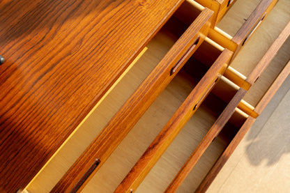 Poul Hundevad 丹麥 柚木 八抽 邊櫃 OLDANMARK