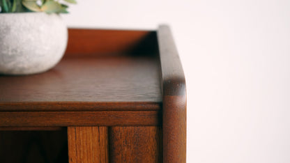 丹麥 Henning Kjærnulf 寫字櫃