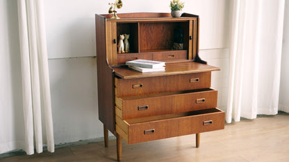 丹麥 Henning Kjærnulf 寫字櫃