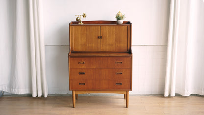 丹麥 Henning Kjærnulf 寫字櫃