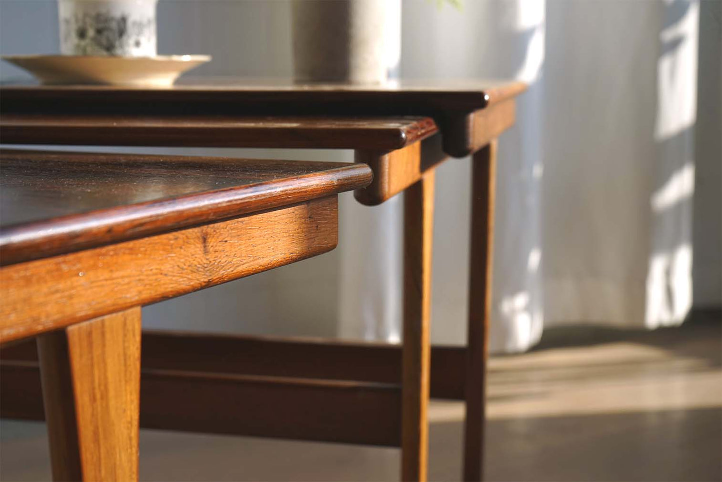 丹麥 翡冷翠瓷磚 三連桌