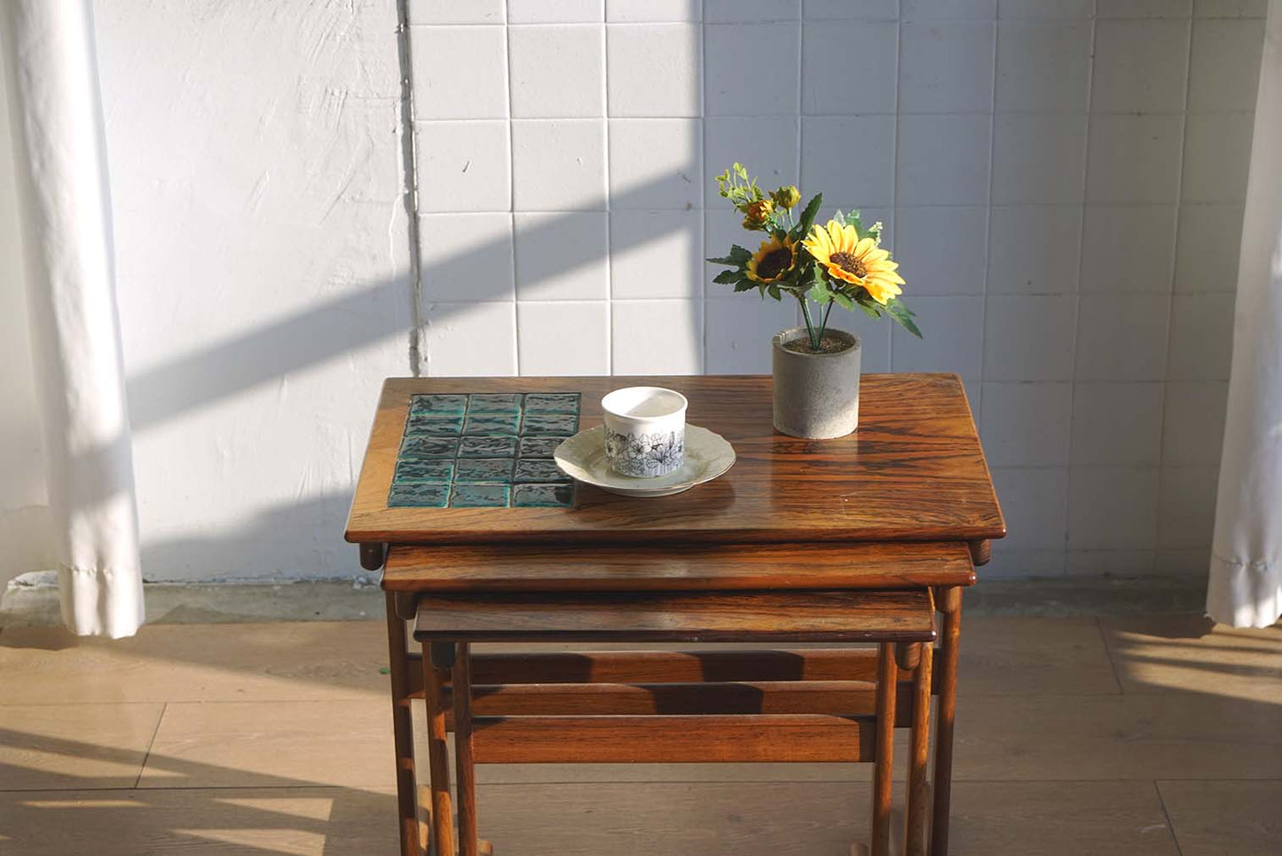 丹麥 翡冷翠瓷磚 三連桌