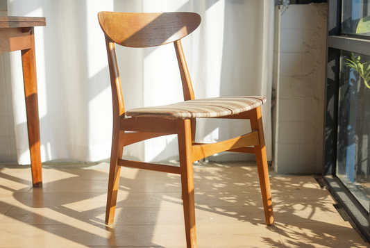 丹麥 橢圓椅背 線條餐椅