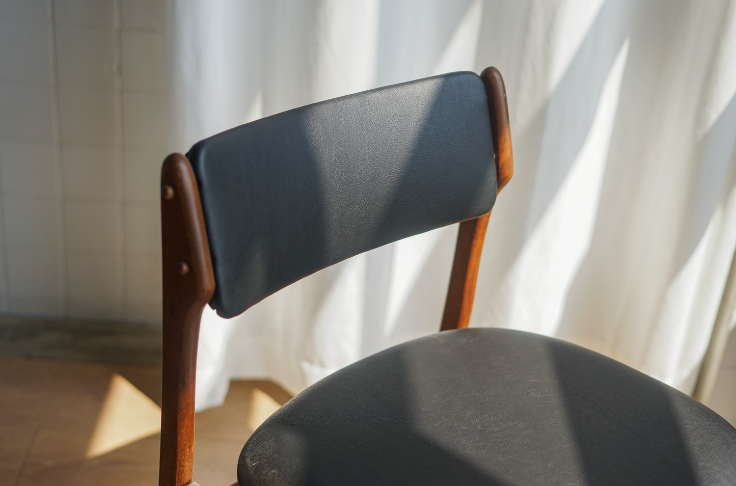 丹麥 Erik Buch 玫瑰木 黑色皮革 餐椅