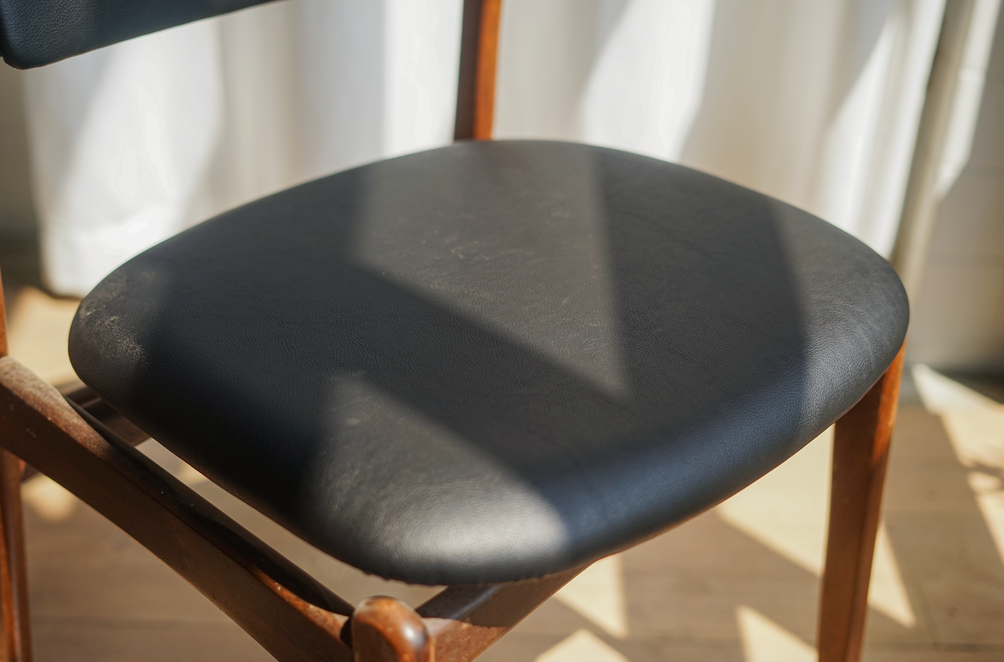 丹麥 Erik Buch 玫瑰木 黑色皮革 餐椅