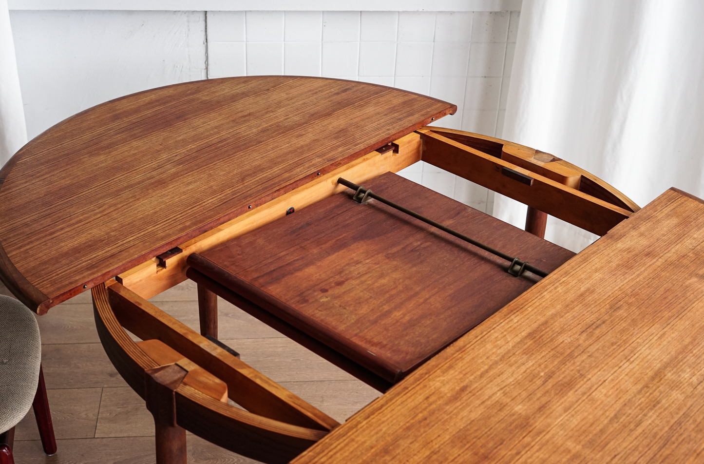 丹麥 Niels O. Møller Model 15 柚木 圓桌