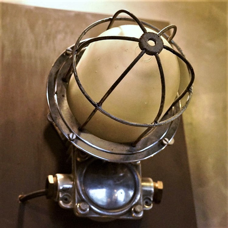 Cast aluminum mesh explosion-proof wall light