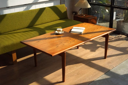 Hans J. Wegner GE15 Coffee Table