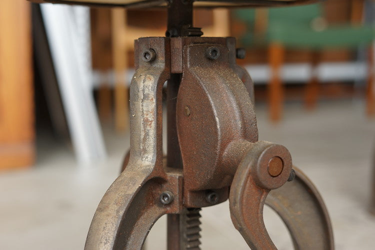 英國鑄鐵工作椅
