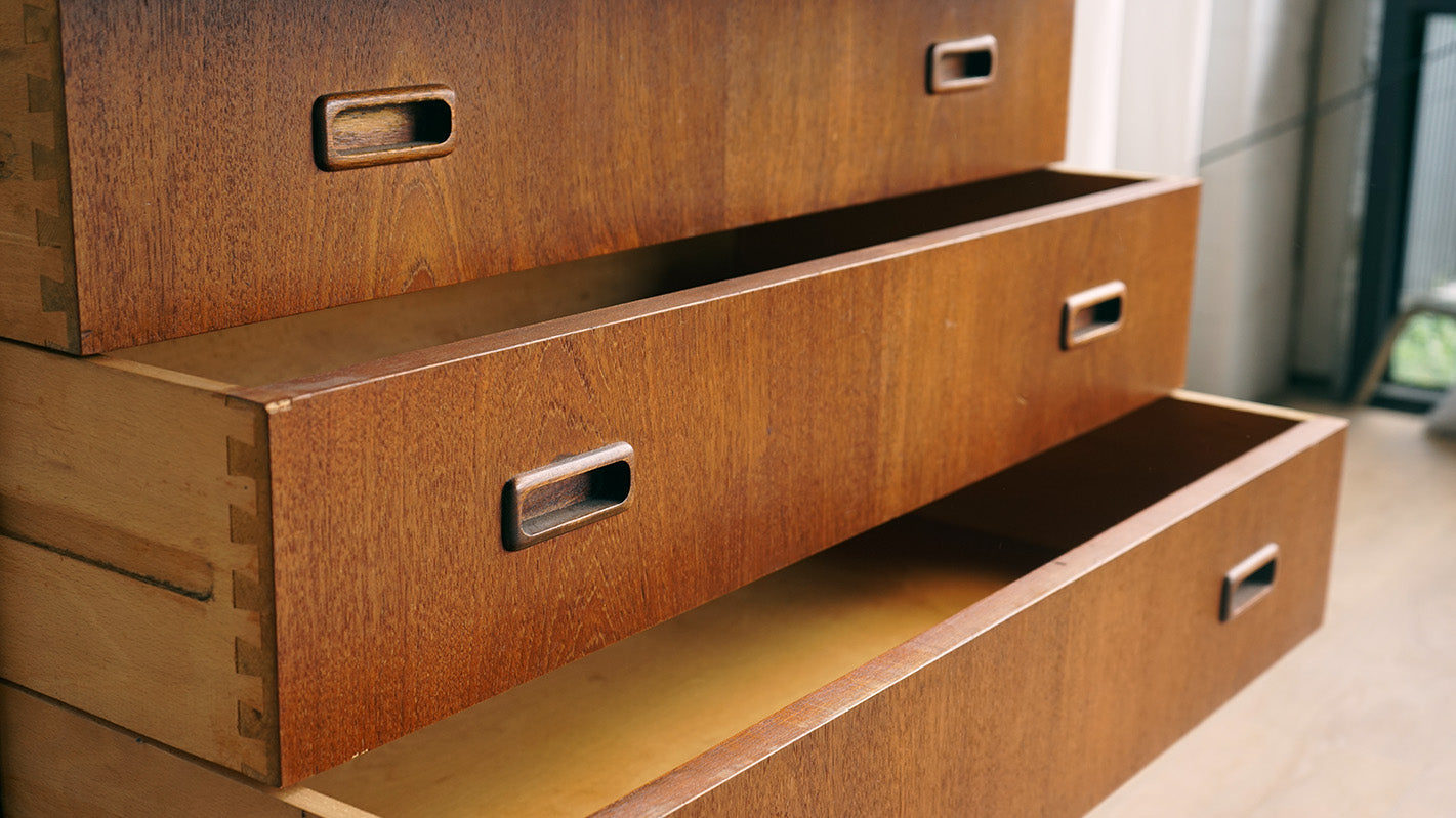 丹麥 Henning Kjærnulf 寫字櫃