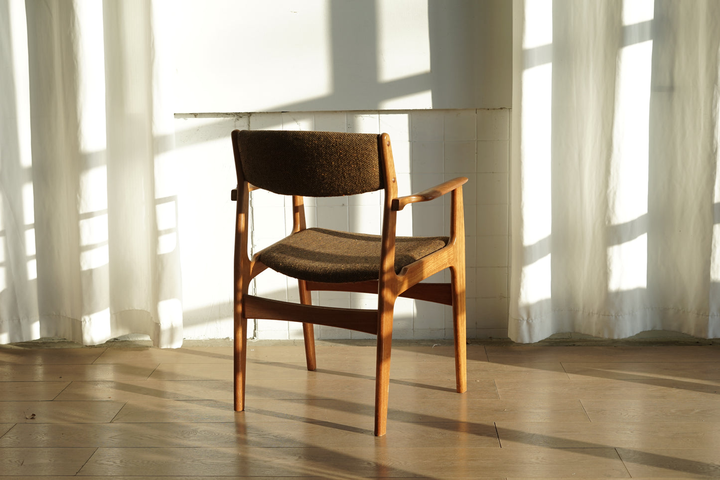 丹麥 Nova Mobler 柚木扶手椅