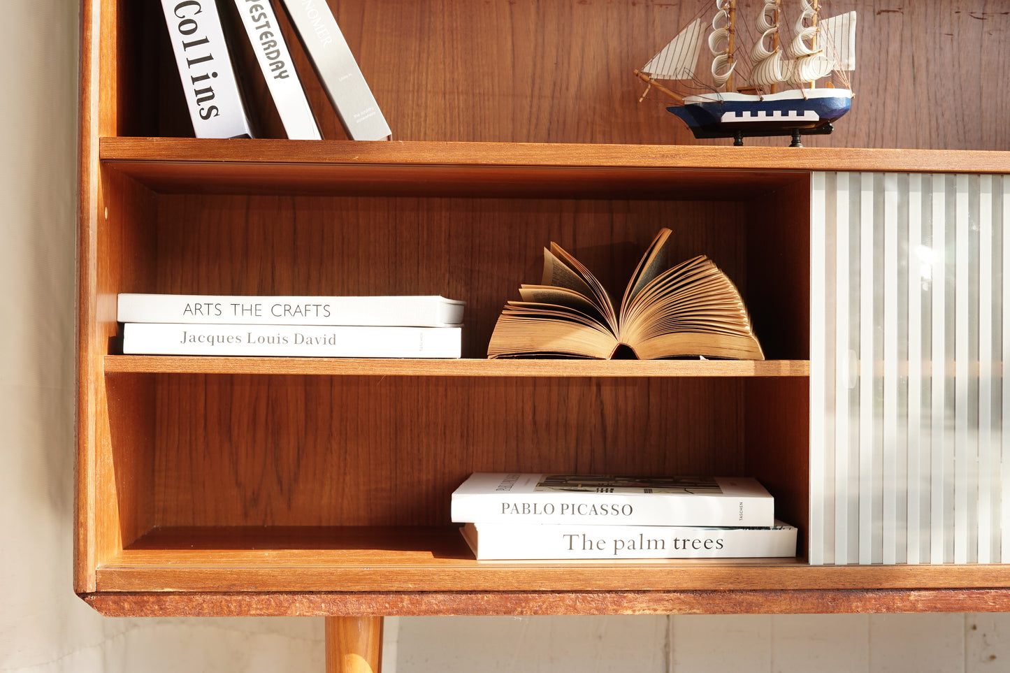 丹麥 柚木 條紋 玻璃 滑門 展示櫃