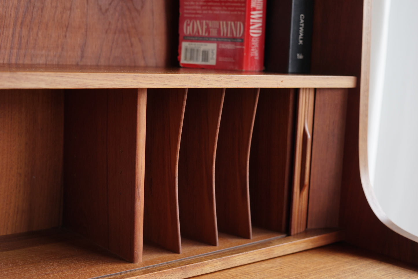 Johannes Sorth 柚木 捲簾 高書櫃