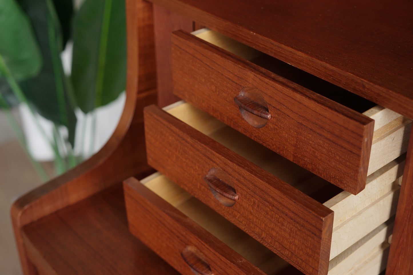 Johannes Sorth 柚木 捲簾 高書櫃