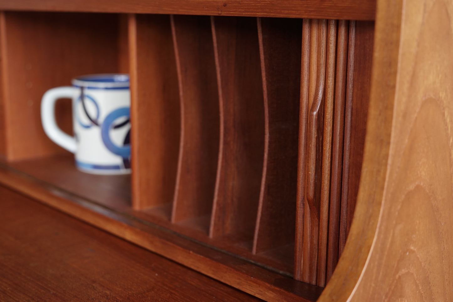 Johannes Sorth 柚木 捲簾 高書櫃