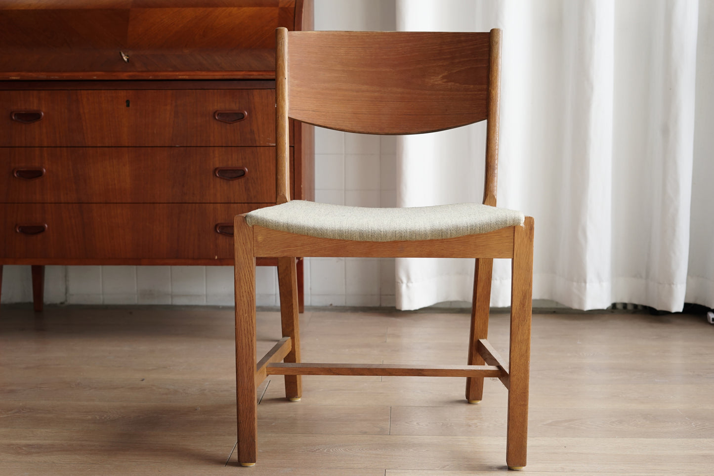 丹麥 弧背 橄欖灰 布墊 餐椅