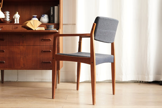 丹麥 H.W. Klein 柚木 深藍布面 扶手椅
