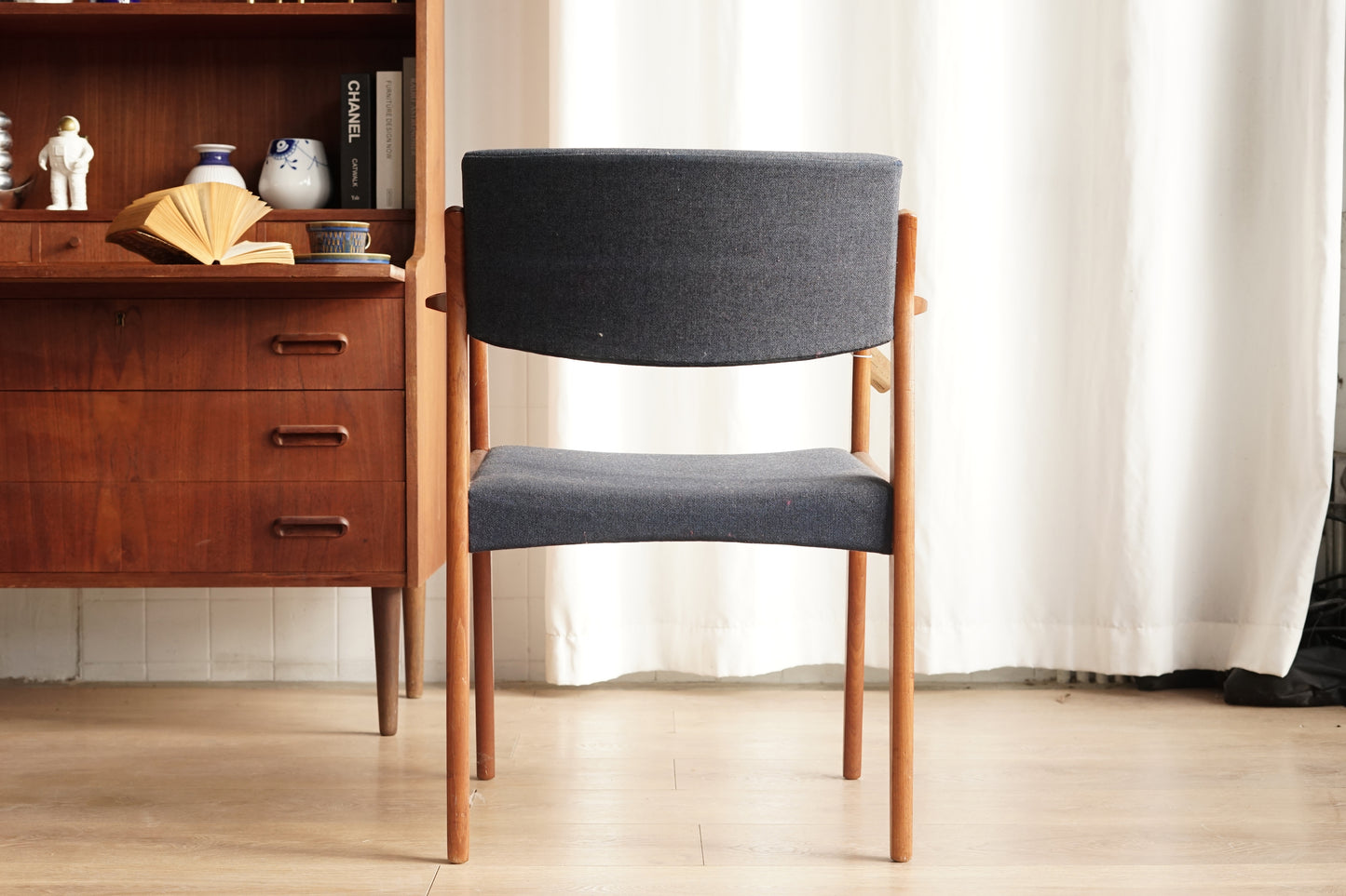 丹麥 H.W. Klein 柚木 深藍布面 扶手椅