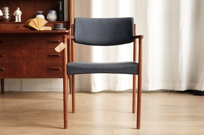 丹麥 H.W. Klein 柚木 深藍布面 扶手椅
