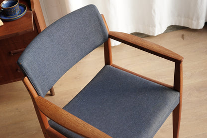 丹麥 H.W. Klein 柚木 深藍布面 扶手椅