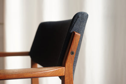 丹麥 H.W. Klein 柚木 深藍布面 扶手椅