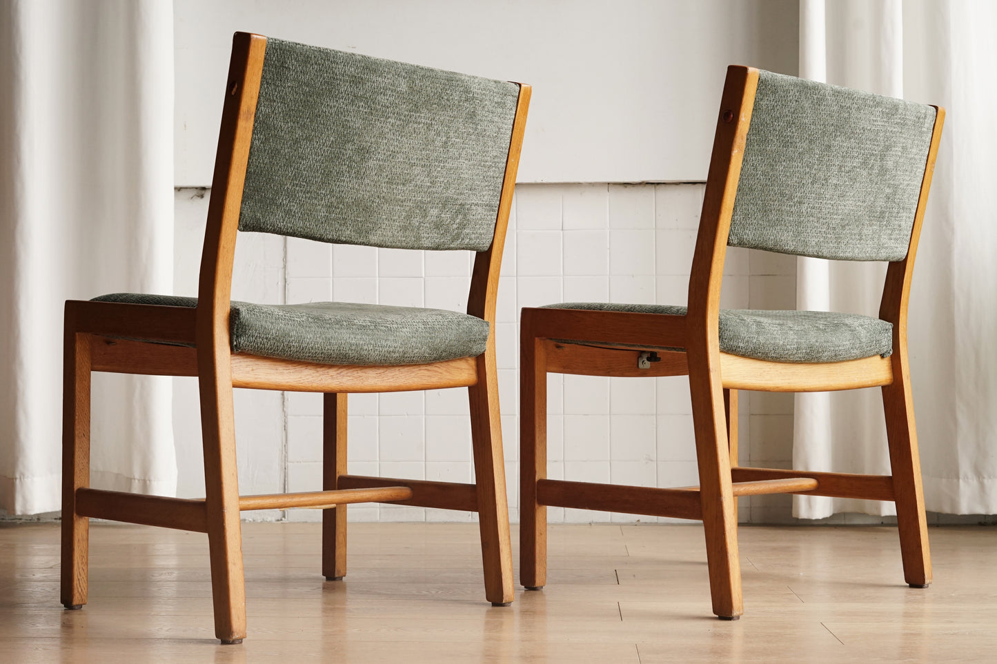 丹麥 Hans J. Wegner 橡木 綠布 無扶手 軟墊椅