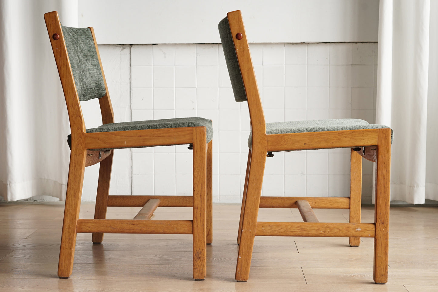 丹麥 Hans J. Wegner 橡木 綠布 無扶手 軟墊椅