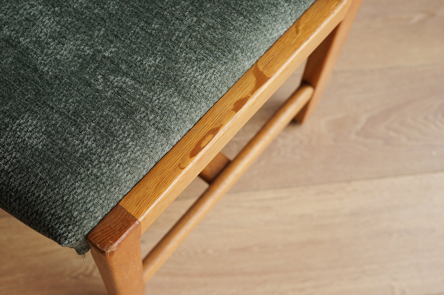 丹麥 Hans J. Wegner 橡木 綠布 無扶手 軟墊椅