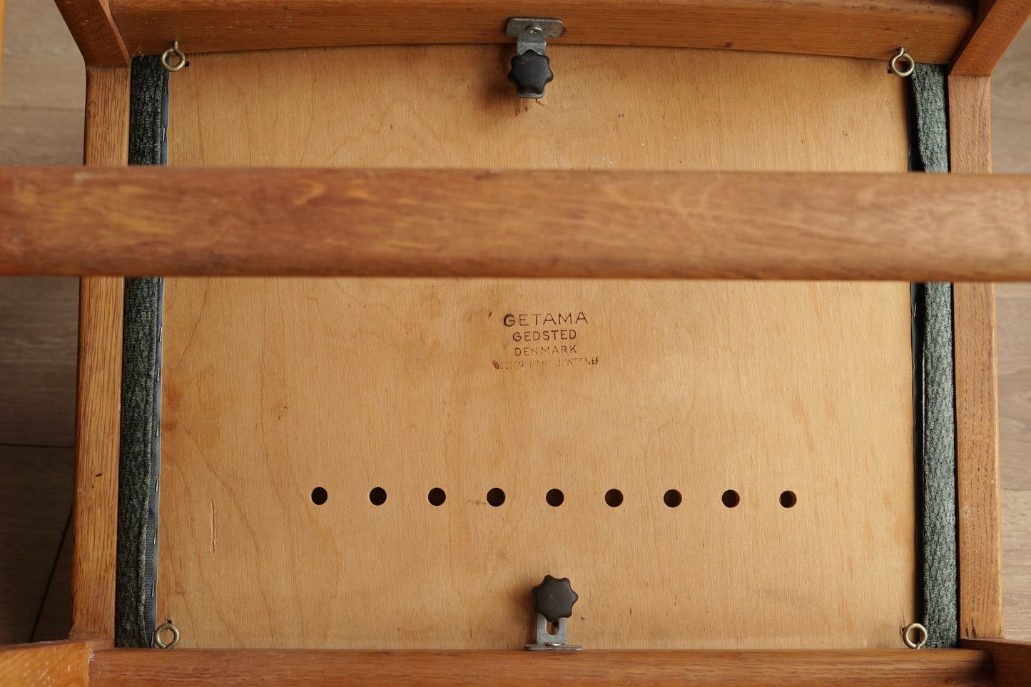 丹麥 Hans J. Wegner 橡木 綠布 無扶手 軟墊椅