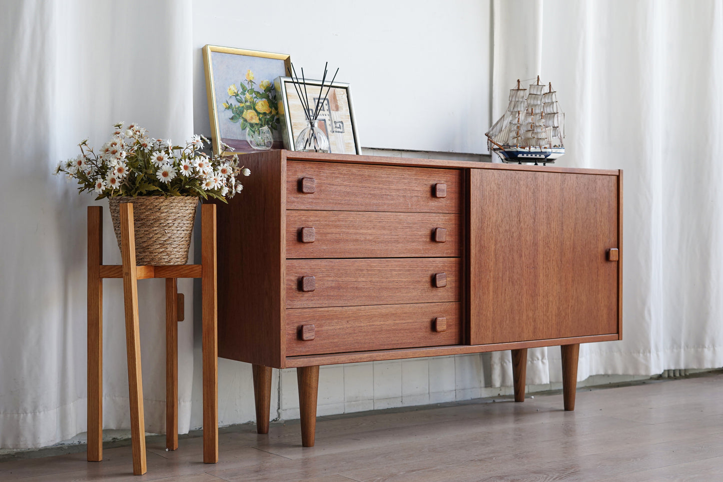 Domino Møbler 柚木 方形把手 收納櫃