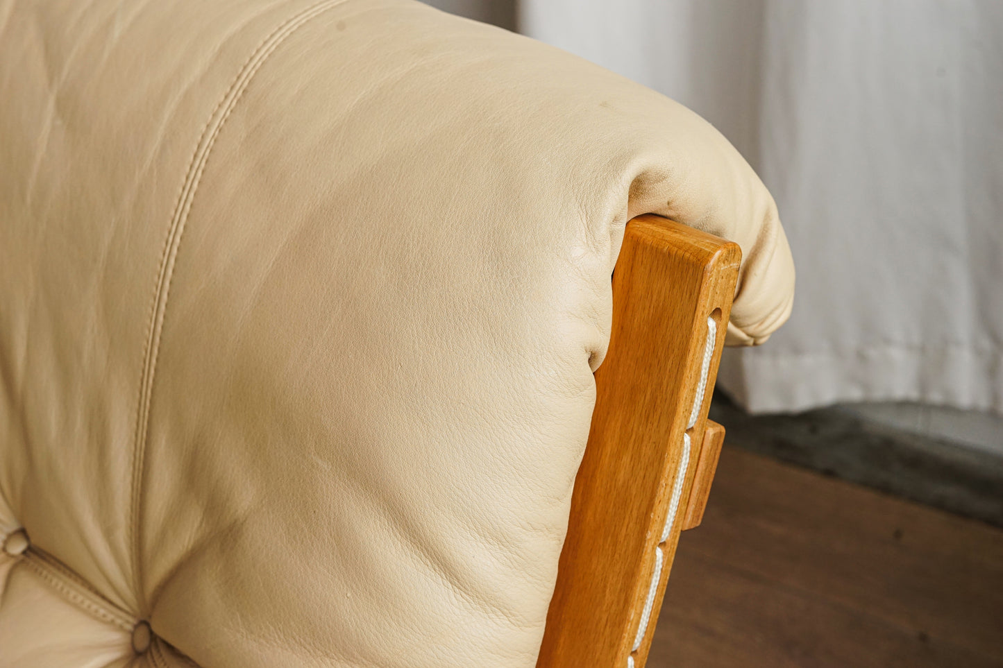 Siesta 奶油皮革 低背扶手休閒椅