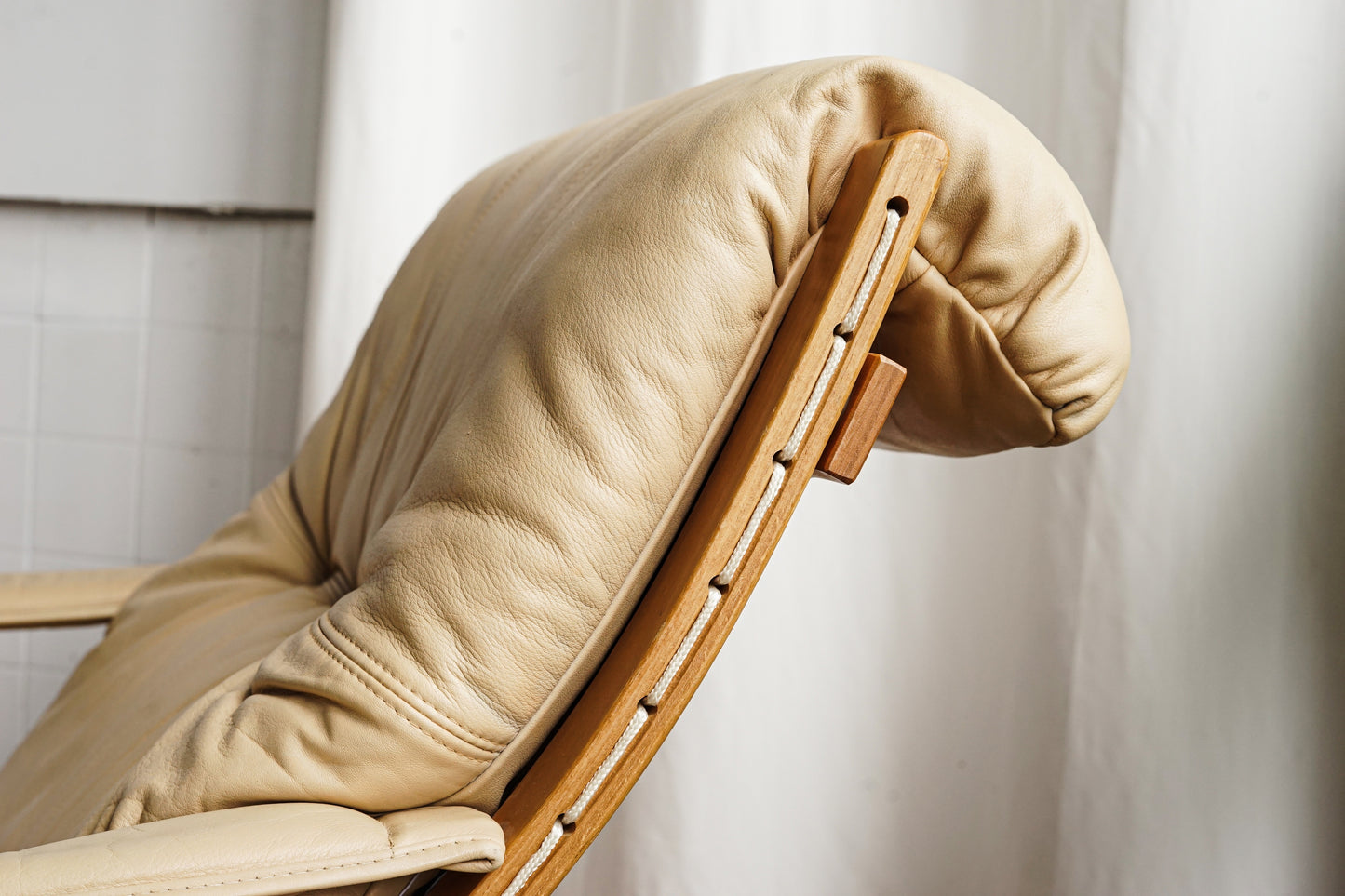 Siesta 奶油皮革 低背扶手休閒椅