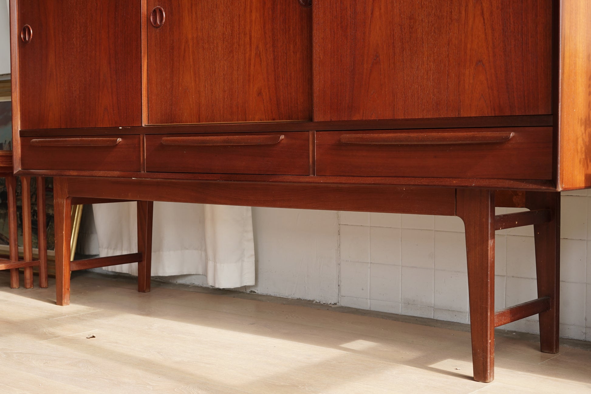 丹麥 柚木 圓形把手 三滑門 高櫃 OLDANMARK