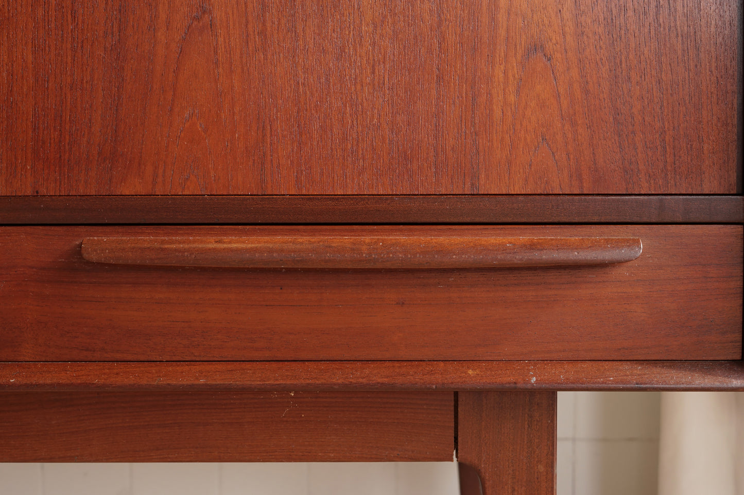 丹麥 柚木 圓形把手 三滑門 高櫃 OLDANMARK