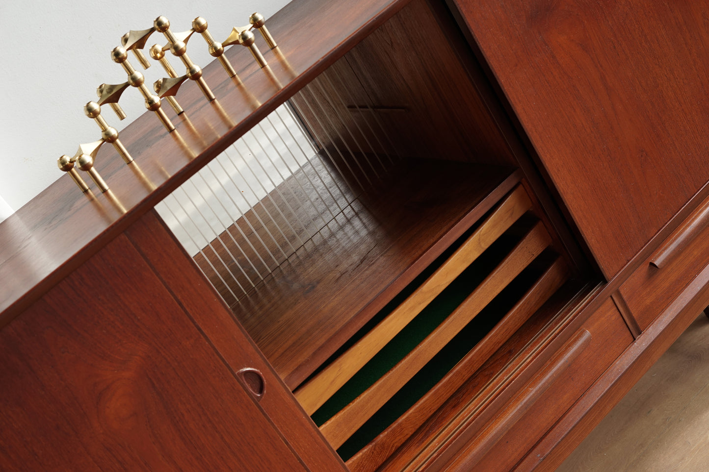 丹麥 柚木 圓形把手 三滑門 高櫃 OLDANMARK