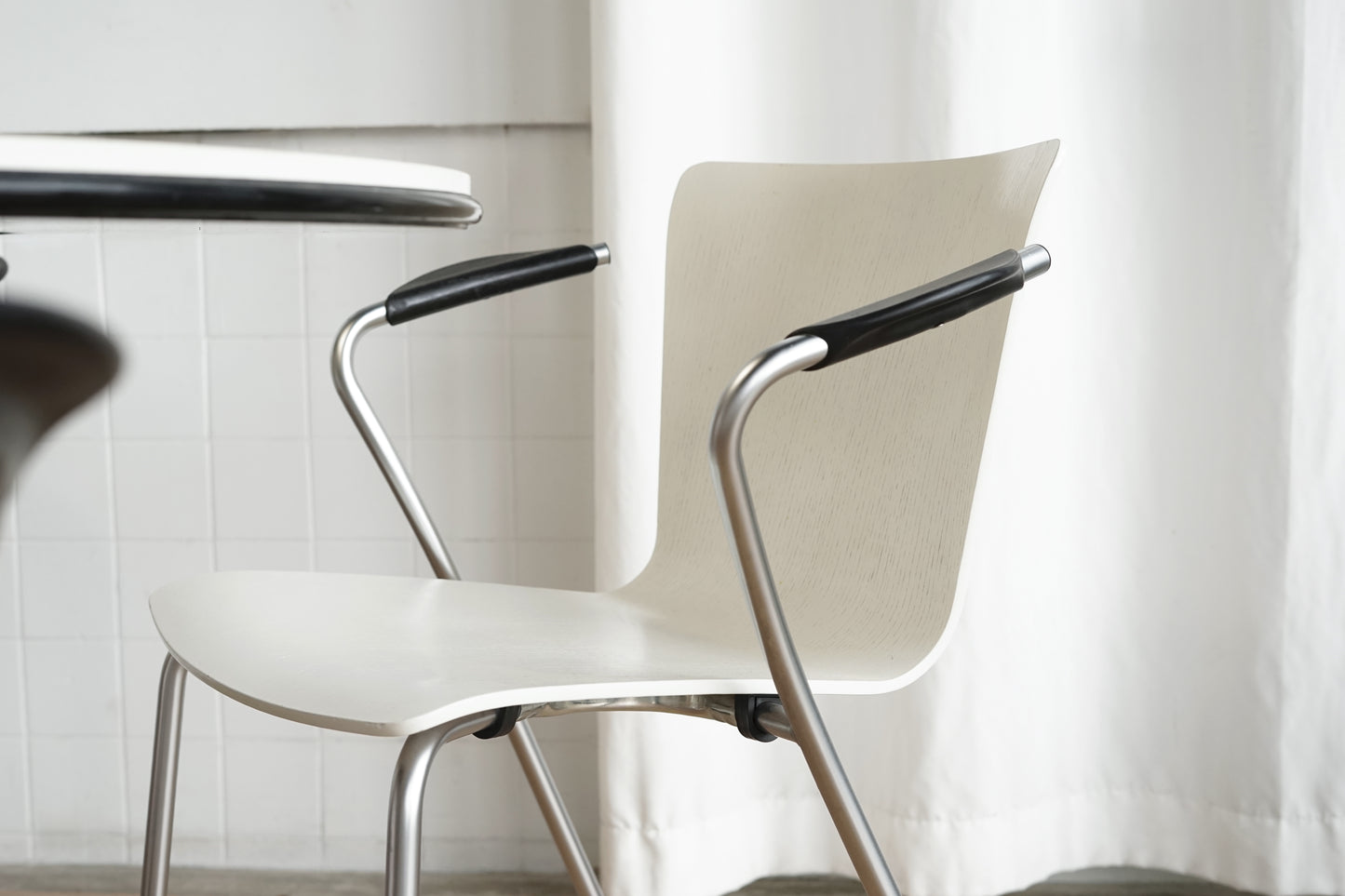 丹麥 Fritz Hansen｜VicoDuo 圓餐桌扶手椅組 OLDANMARK