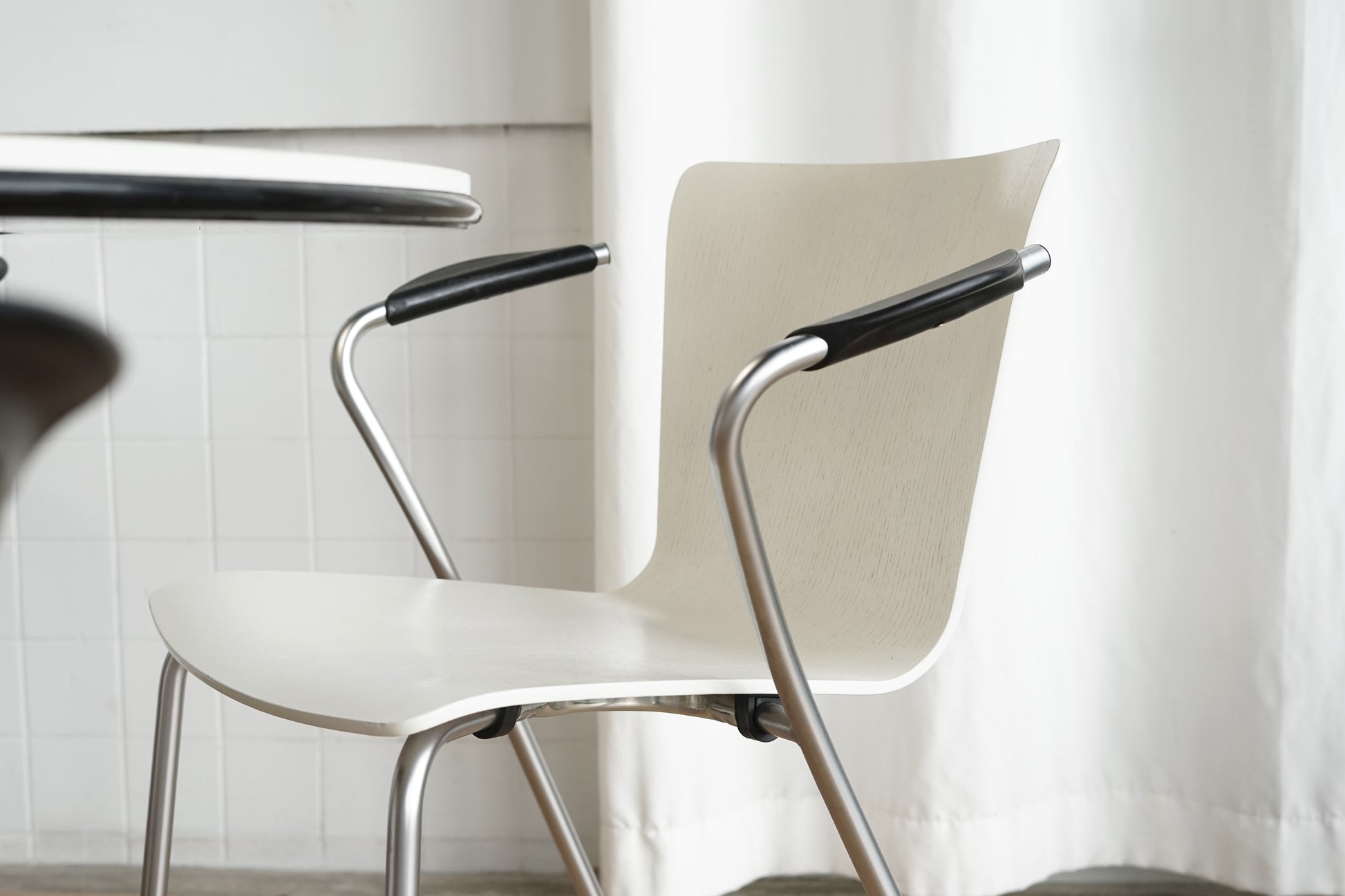 丹麥 Fritz Hansen｜VicoDuo 圓餐桌扶手椅組 OLDANMARK