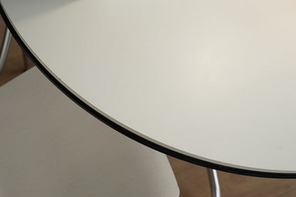 丹麥 Fritz Hansen｜VicoDuo 圓餐桌扶手椅組 OLDANMARK