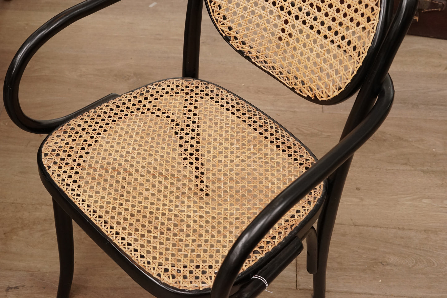 Thonet  經典 扶手藤編椅