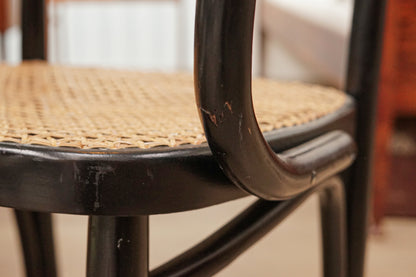 Thonet  經典 扶手藤編椅