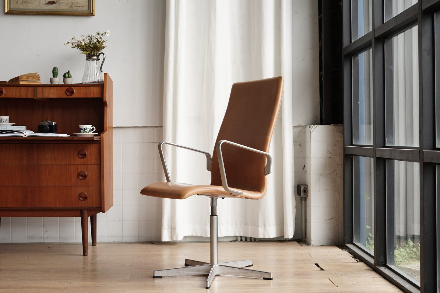 丹麥 Arne Jacobsen Oxford 高背旋轉椅