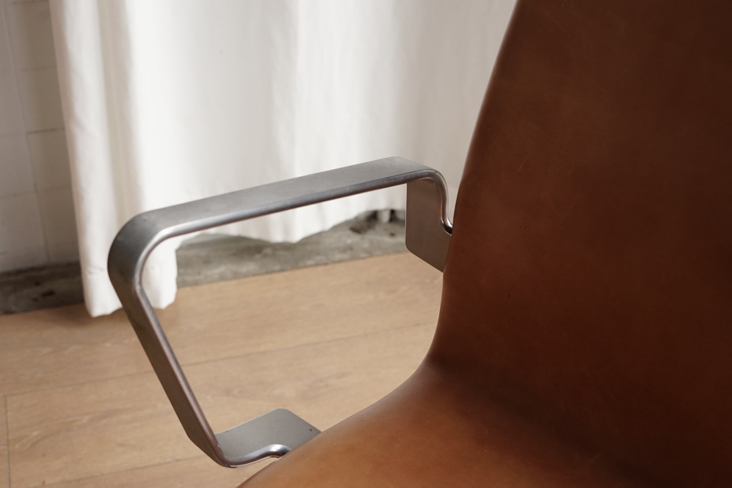 丹麥 Arne Jacobsen Oxford 高背旋轉椅