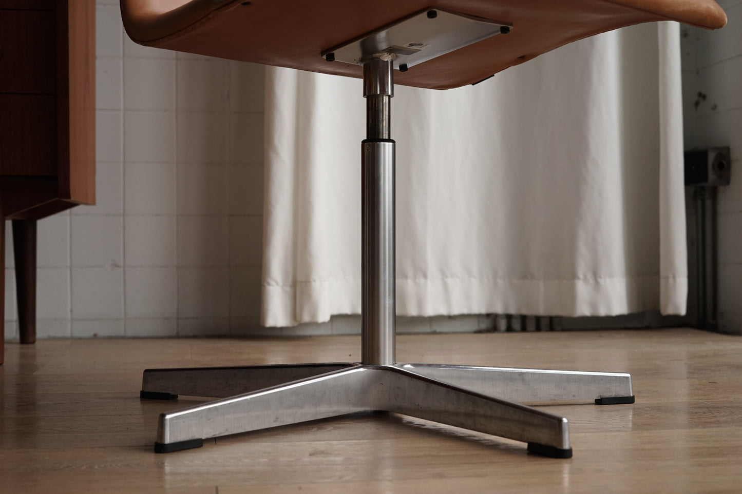 丹麥 Arne Jacobsen Oxford 高背旋轉椅