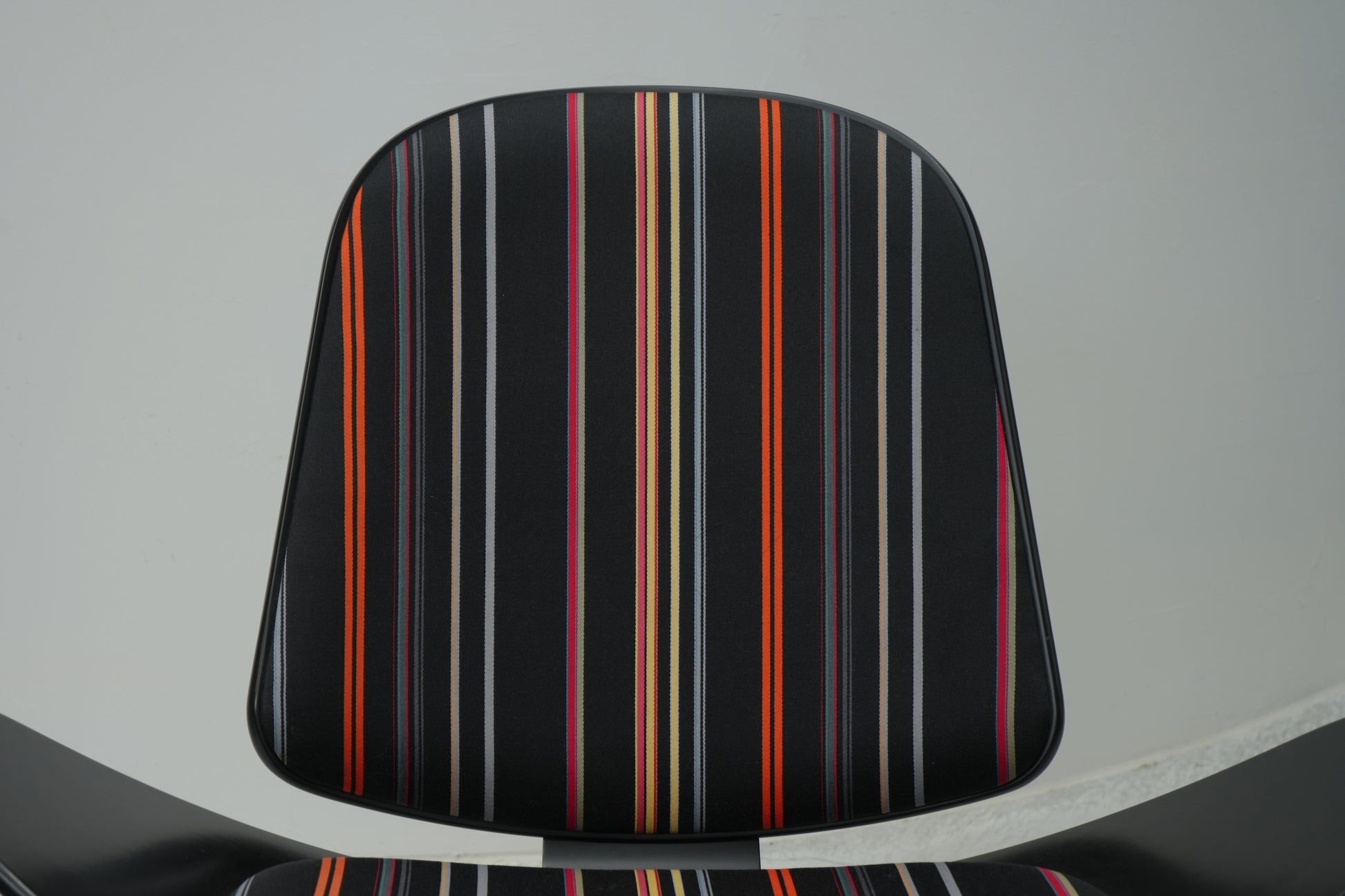 丹麥 Carl Hansen & Søn CH07 微笑椅 / 貝殼椅 (Paul Smith ✕ Maharam 100週年絕版聯名款) OLDANMARK